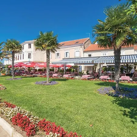 Beautiful In W/ Apartment